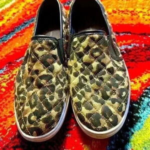 Women’s‎ Time and Tru leopard slip on shoes - size 7.5